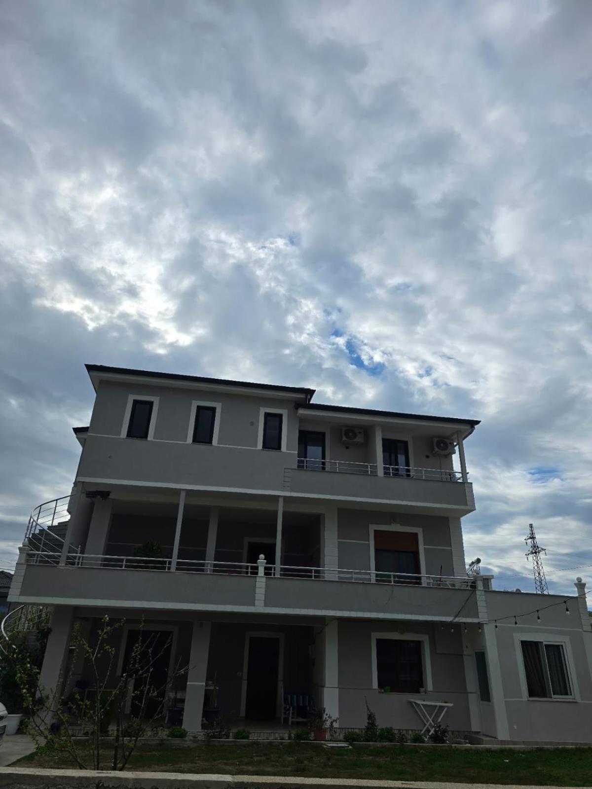 Elite Inn Vlorë Екстериор снимка
