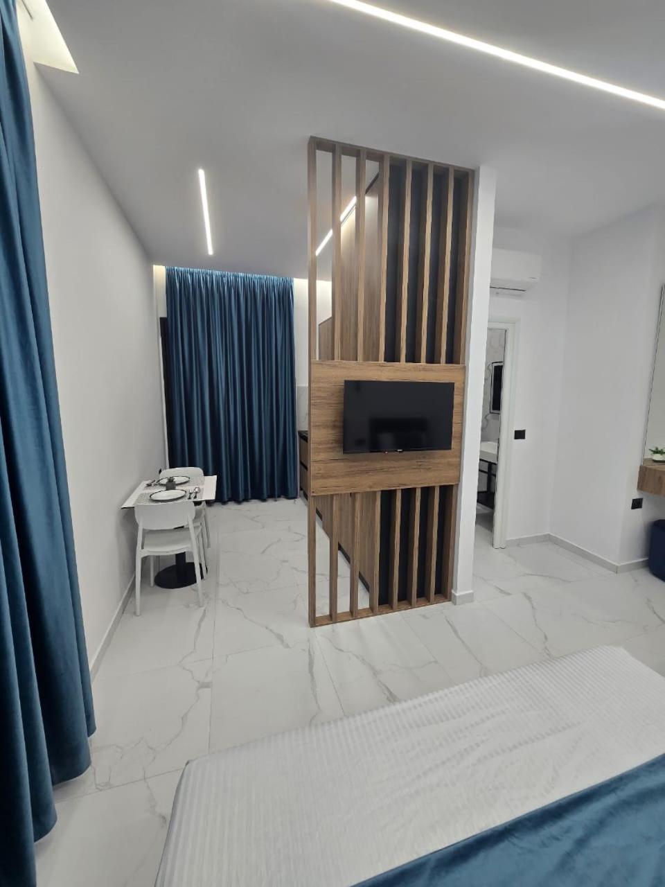 Elite Inn Vlorë Екстериор снимка