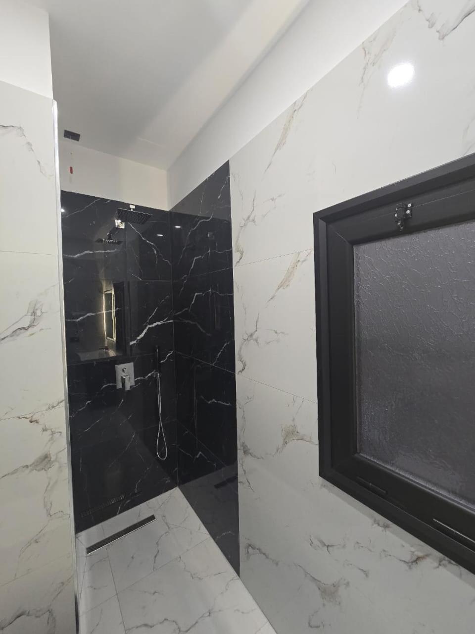 Elite Inn Vlorë Екстериор снимка