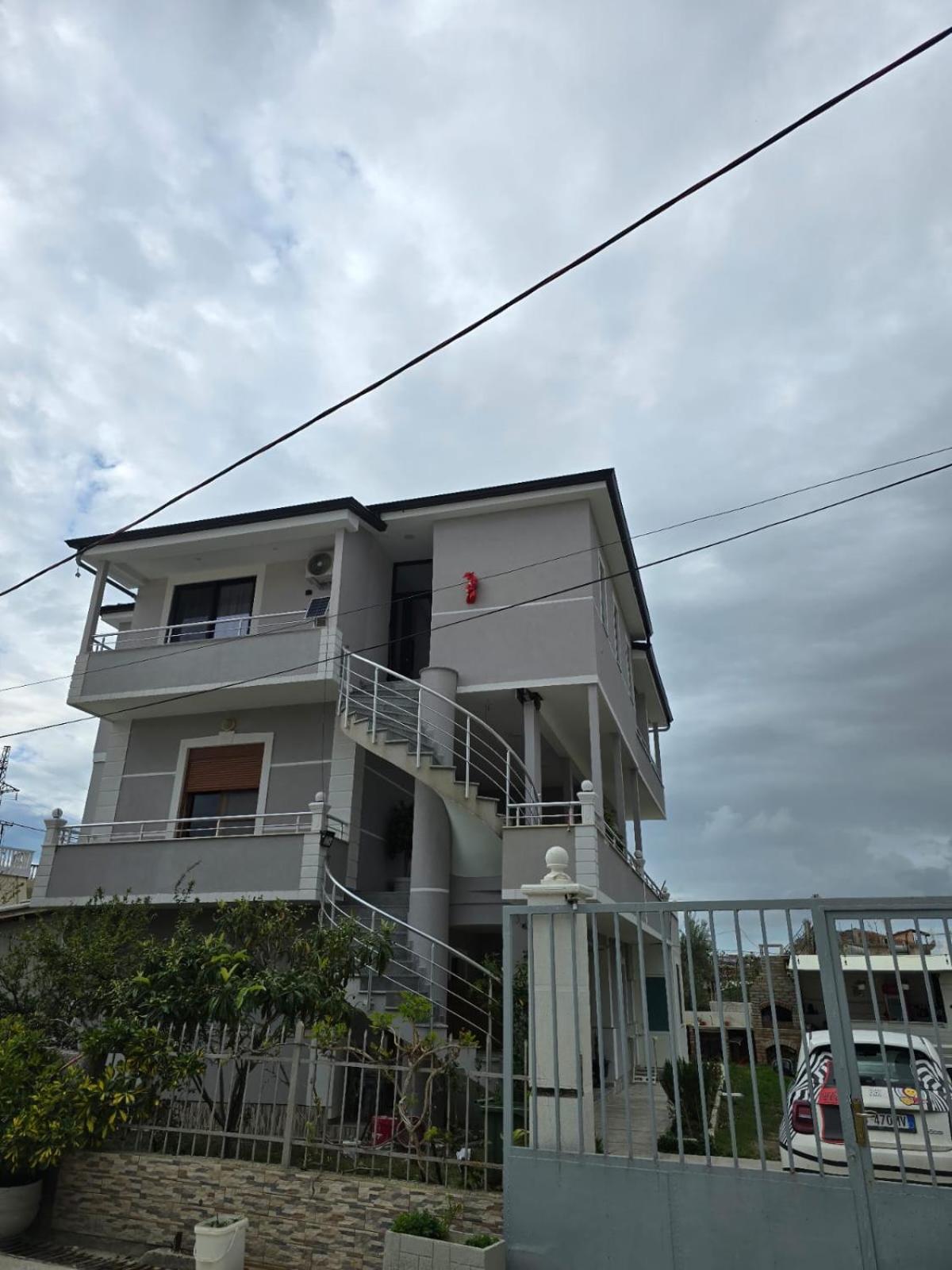 Elite Inn Vlorë Екстериор снимка