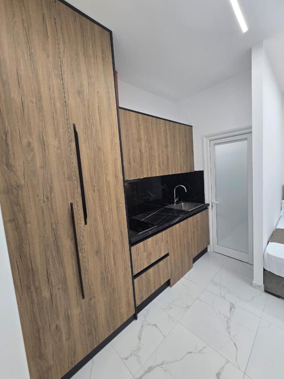 Elite Inn Vlorë Екстериор снимка