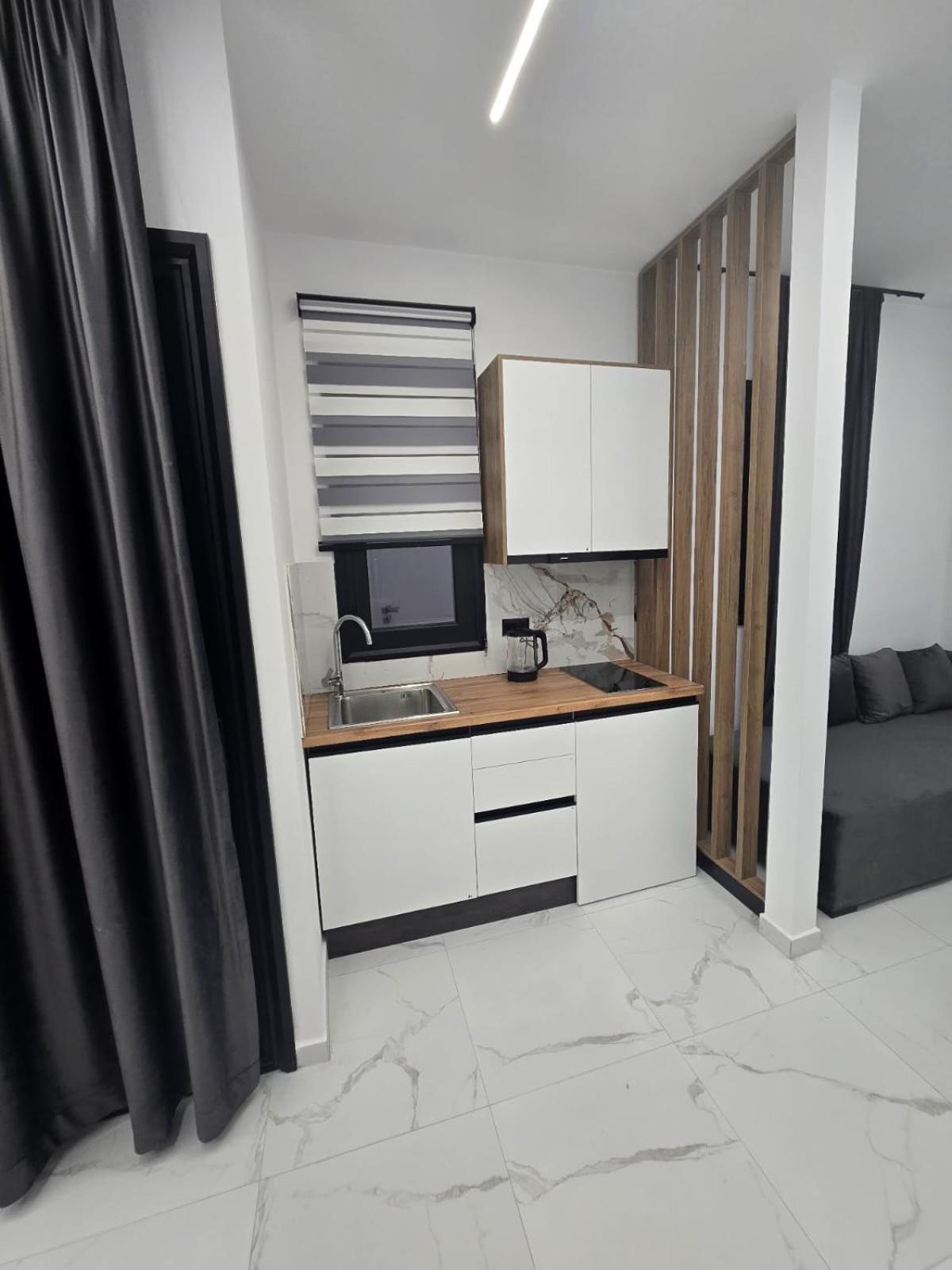 Elite Inn Vlorë Екстериор снимка
